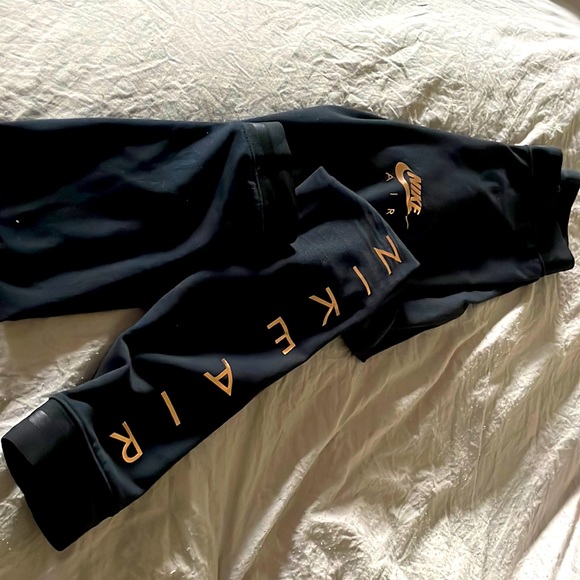 Nike Pants - Nike leggings. Black and rose gold color - Size XS